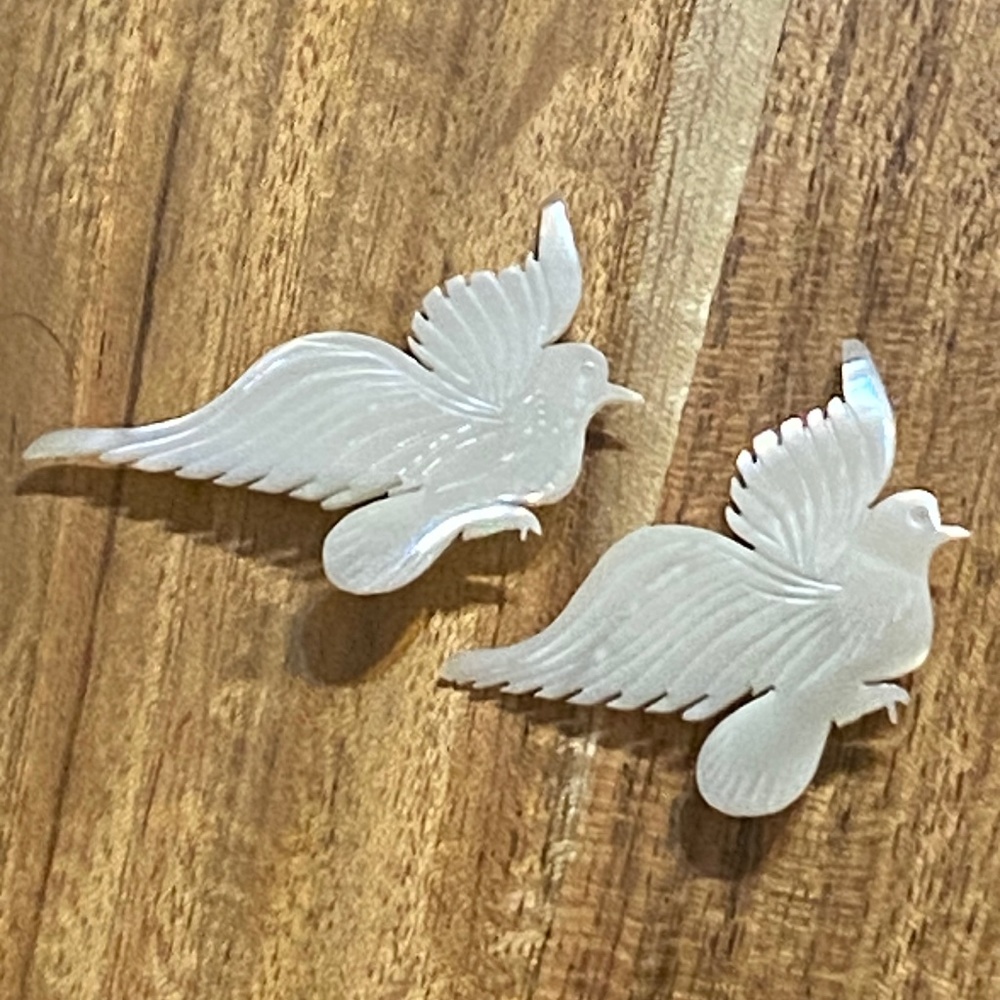 Vintage mother of pearl carved dove pair of pins/brooches
